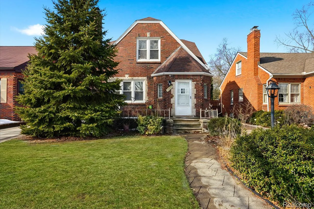 2045 N Elizabeth St photo 1