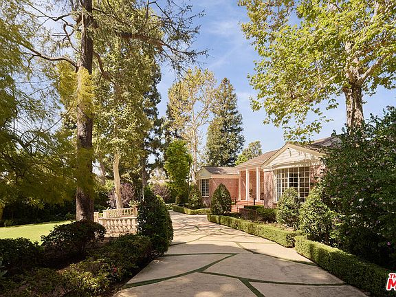 4th image of 1001 N Crescent Dr