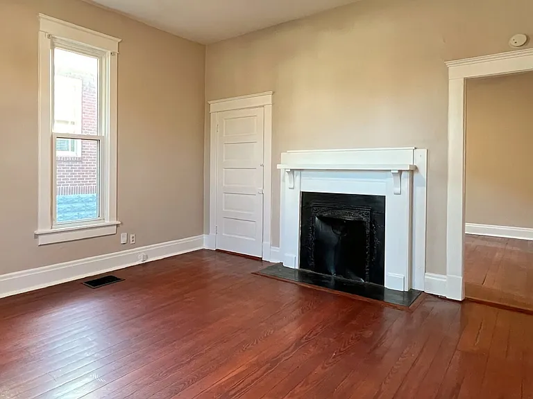 207 N Oak St #B — Photo 3