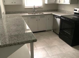 613 Farrer St #613, Angleton, TX 77515