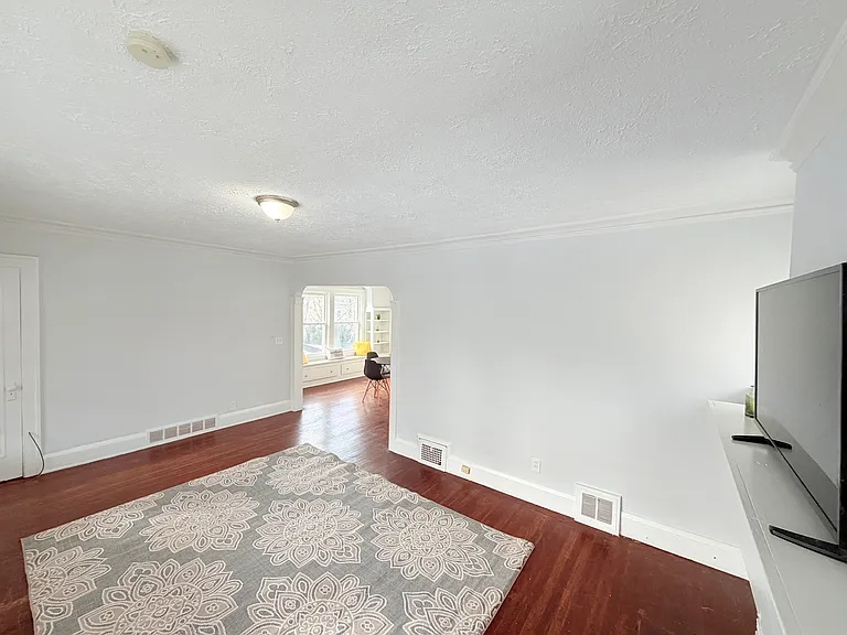 15711 Grovewood Ave #2 — Photo 7
