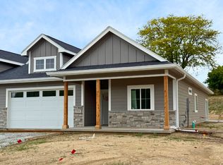 704 Oak Ridge Dr, Glenwood, IA 51534