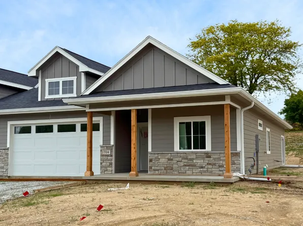704 Oak Ridge Dr, Glenwood, IA 51534