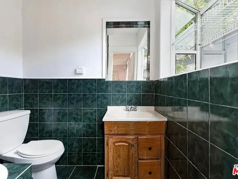 3556 Helms Ave — Photo 6