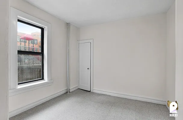 Rented by REZI | media 9