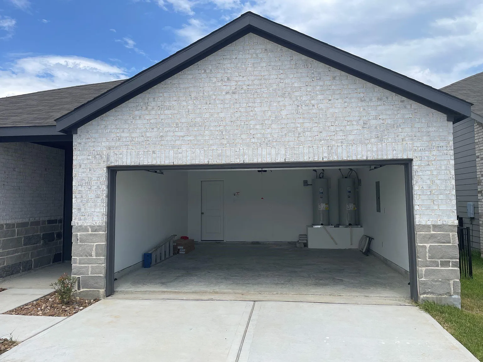 4 bed, 3.0 bath, 2157 sqft, $2,150 — Photo 3