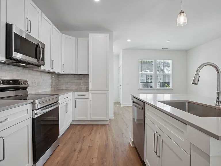 Hamlet Maybank - Homes & Townhomes for Rent — Photo 23