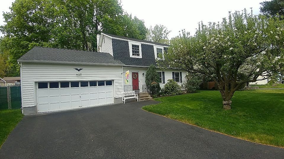 1st image of 3 Creamery Dr