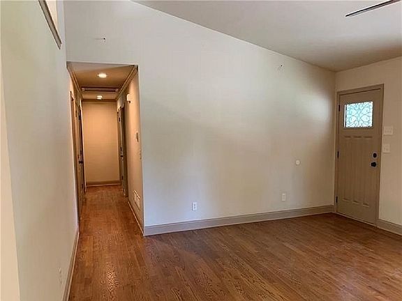 4th image of 2711 Majestic Cir