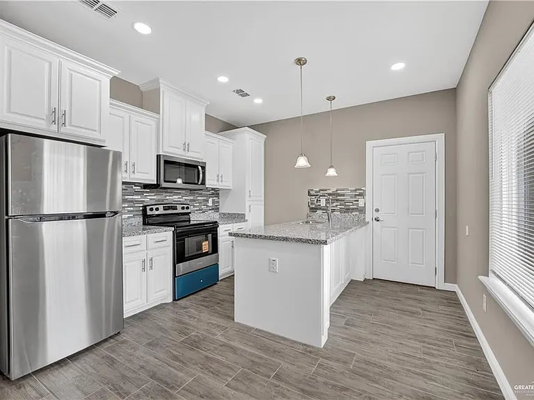 1201 Country Club Dr #1 — Photo 4