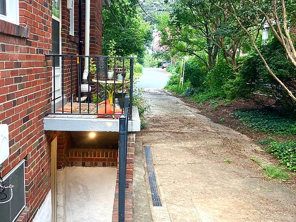 Entry to basement, laundry room, and apartment.