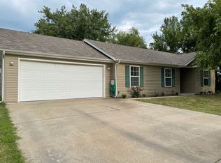 1742 Webbwood Dr, Webb City, MO 64870