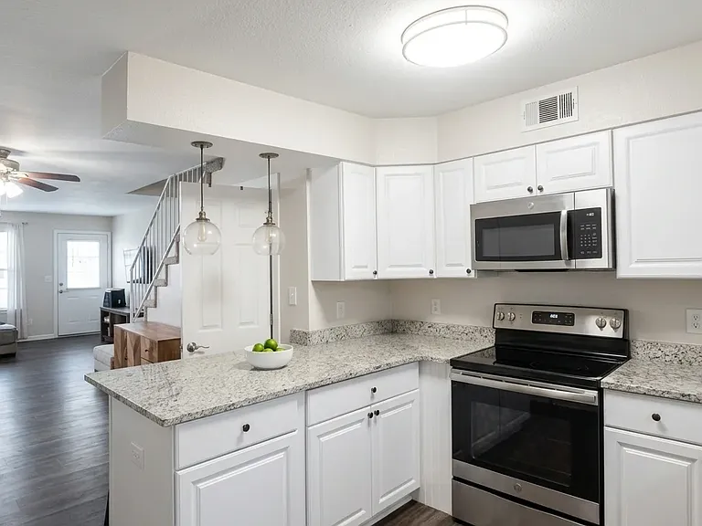 10557 W Dartmouth Ave — Photo 4