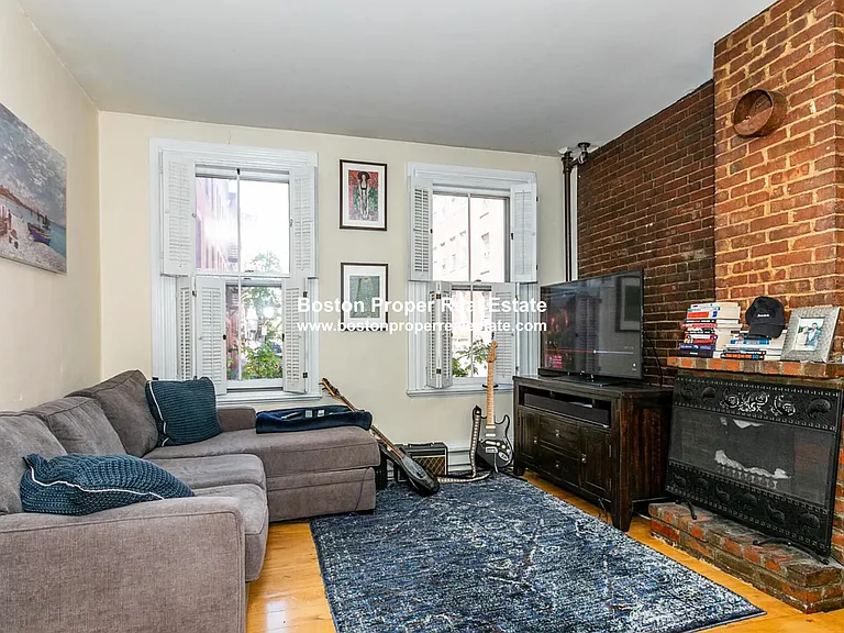 32 Irving St #2 — Photo 2