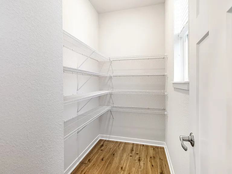 670 Lambert Dr — Photo 6