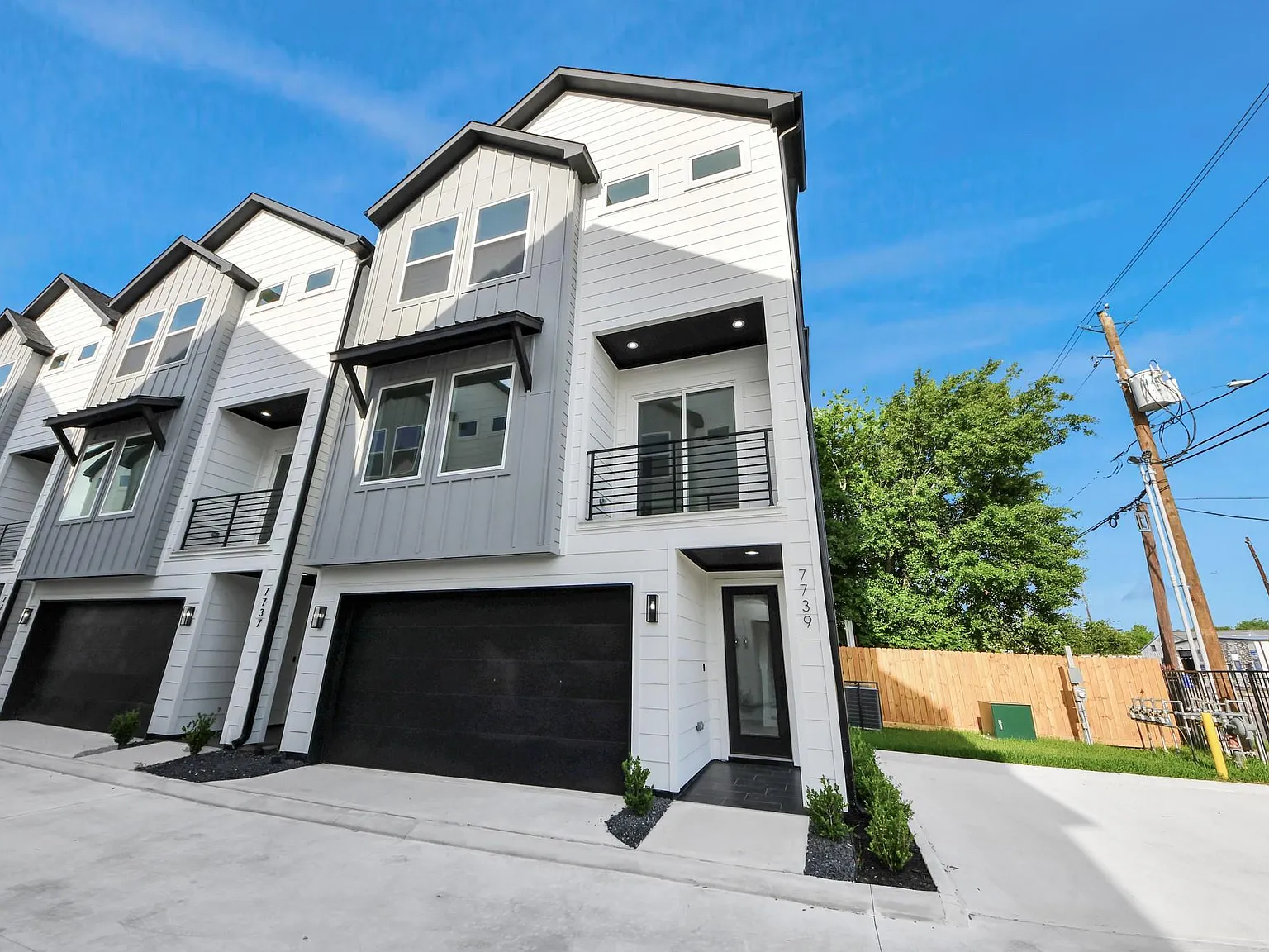 3 bed, 3.5 bath, 1836 sqft, $2,700 — Photo 2