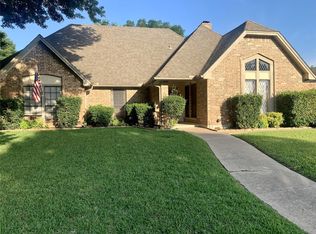 1611 Meadow Crest Ln, Mansfield, TX 76063