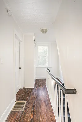 Rented by Dixon Advisory USA Inc. | media 24