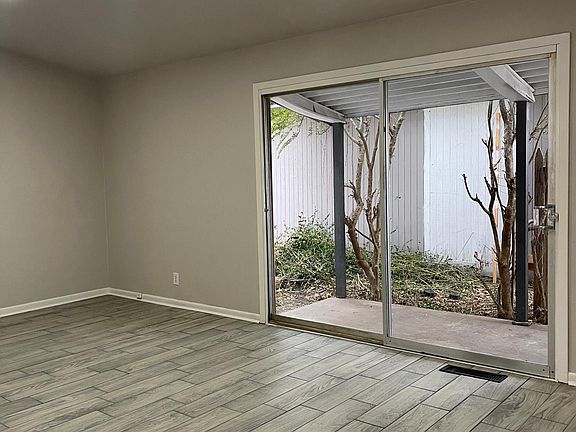 5th image of 110 Redwood Ln