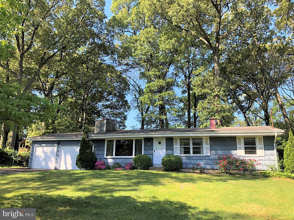 1st image of 9 Woodland Dr