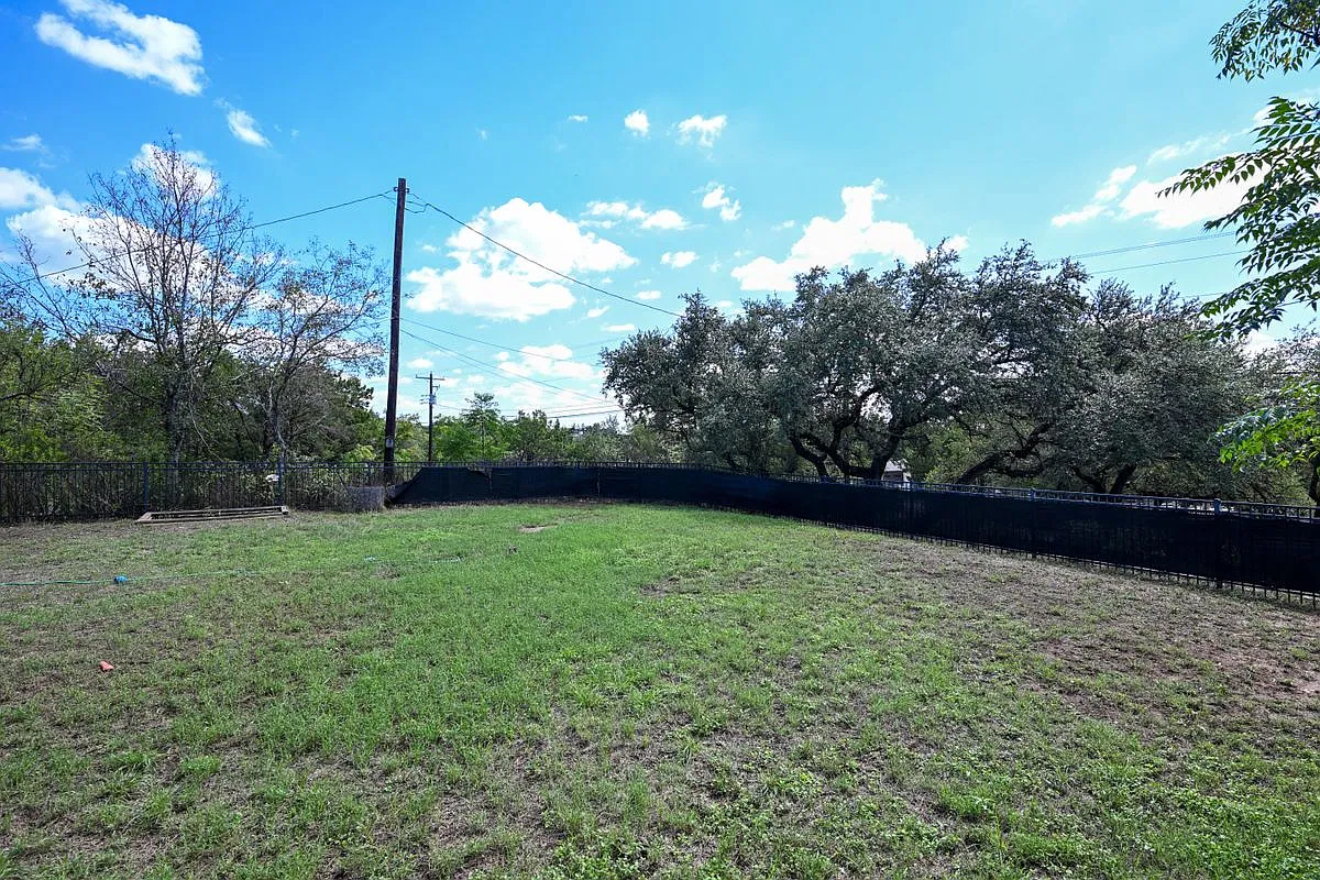 3 bed, 2.0 bath, 1680 sqft, $2,299 — Photo 3