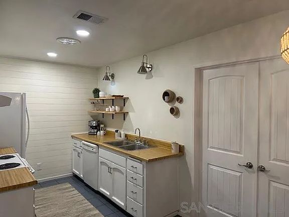 5th image of 1292 Sorrento Pl