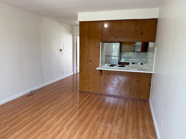 913 E Windsor Rd #6 — Photo 10