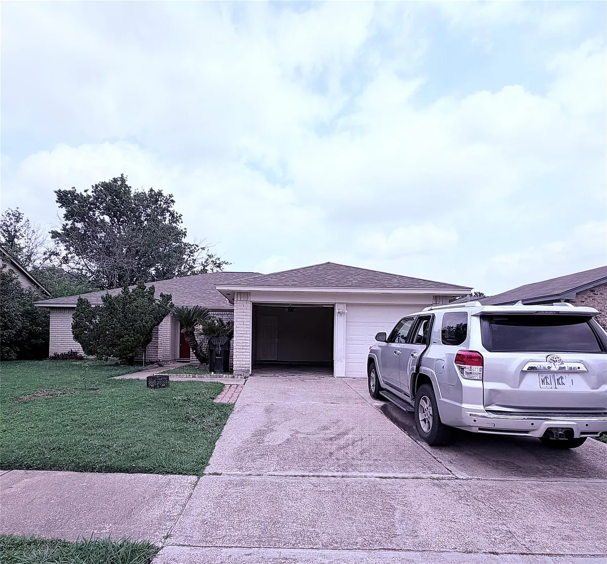Building Photo - 16914 Summer Dawn Pl