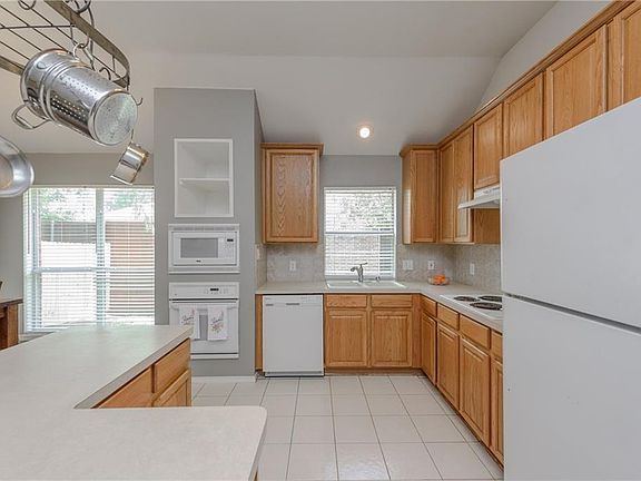 3rd image of 3705 Palmetto Ct