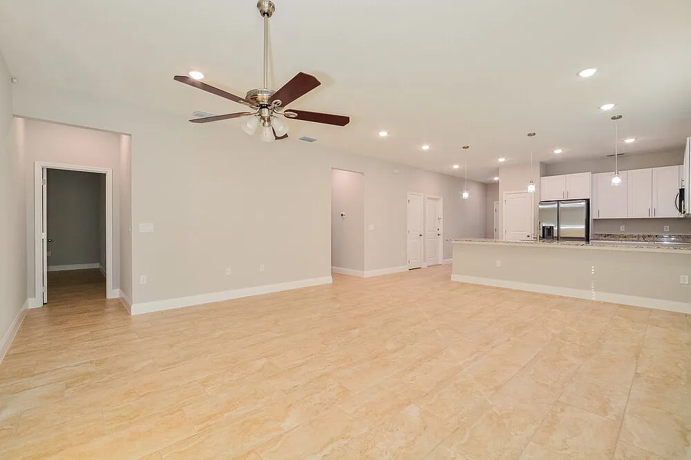 4 bed, 2.0 bath, 1662 sqft, $1,805 — Photo 3
