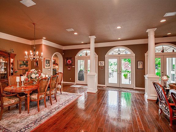 3rd image of 2111 Summerland Dr