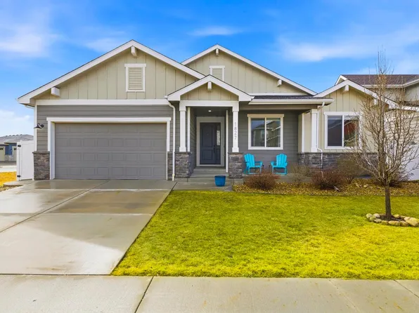 1827 Castle Hill Dr, Windsor, CO 80550