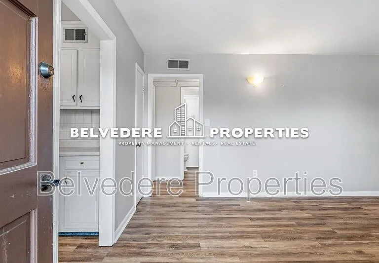 360 S Cherry St #B — Photo 4