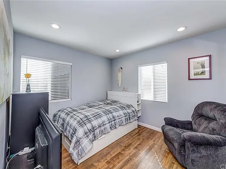 6528 Beeman Ave — Photo 21