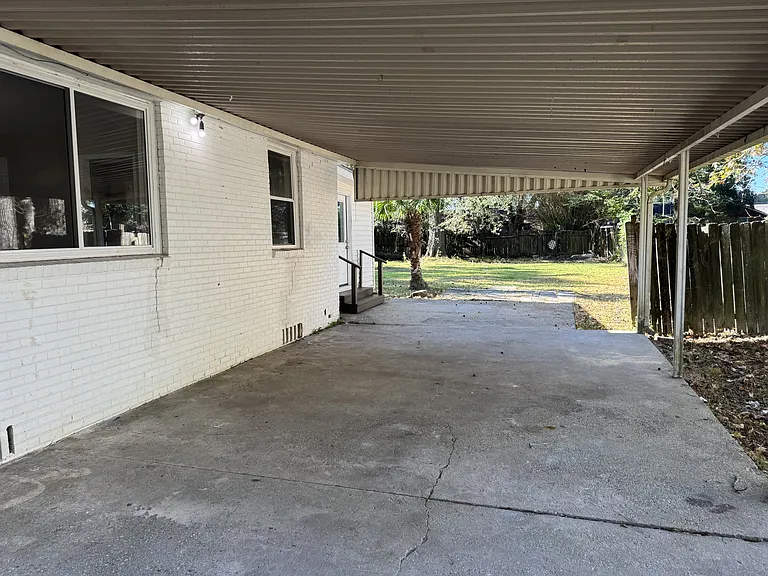 212 Hazelnut St — Photo 7