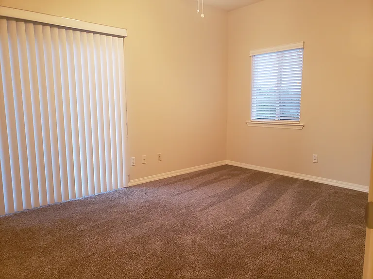 619 Hummel Village Ct #622B — Photo 4