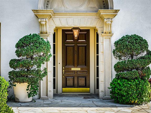 3rd image of 3639 Beverly Dr