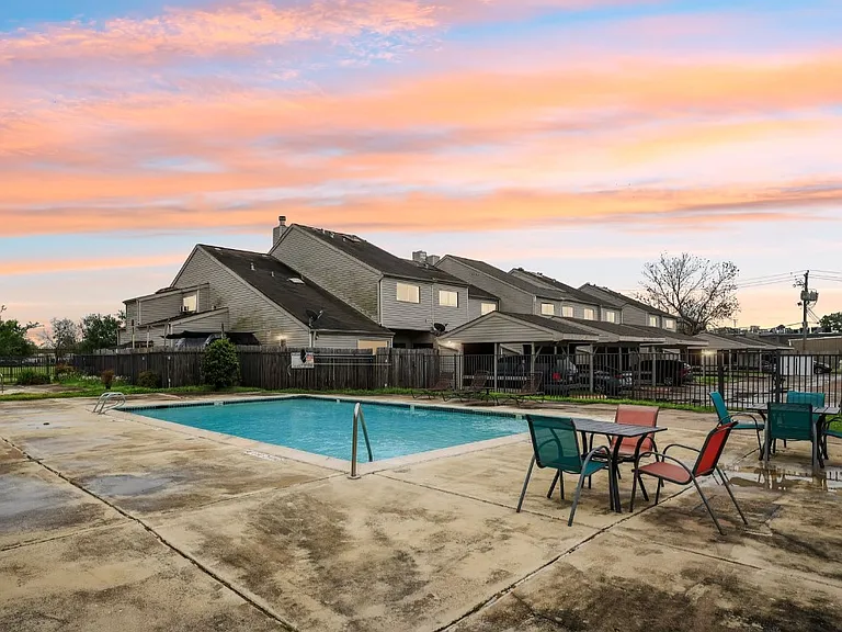 Golden Village Townhomes — Photo 40