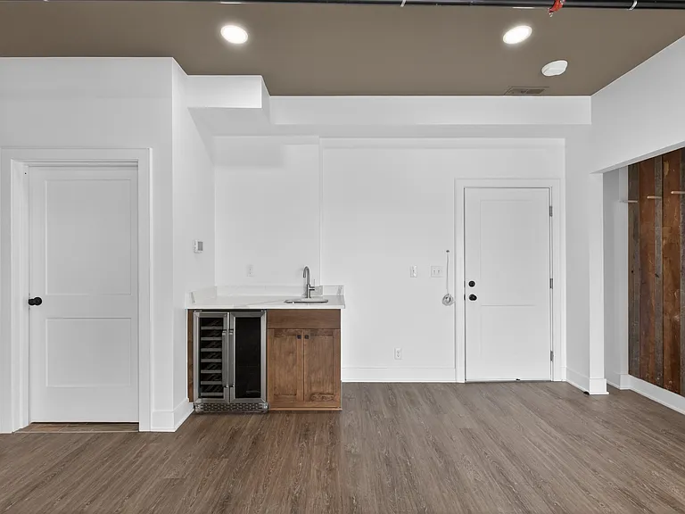 413 W Nine Mile Rd #B — Photo 10