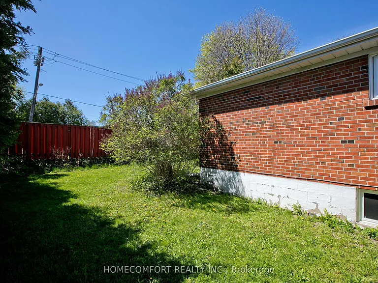 19 Oldborough Cir #SEMI BASEMENT — Photo 16