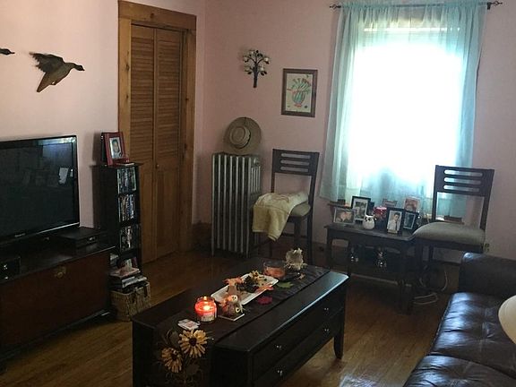 Unit 2 Livingroom