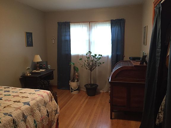 4th image of 2824 Parklawn Dr