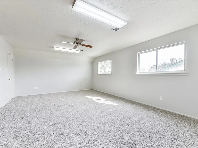 16606 Burlcreek — Photo 32