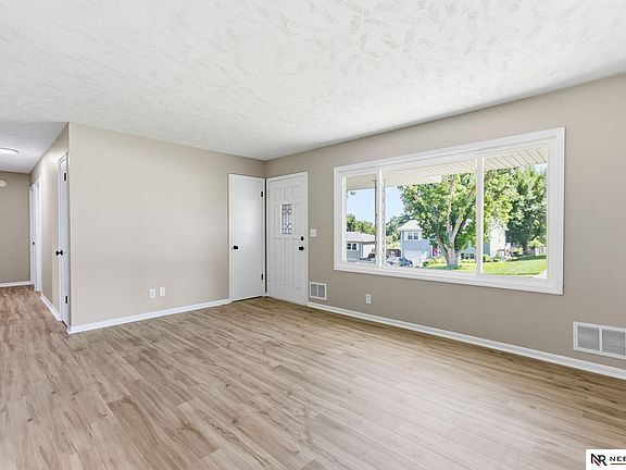 5th image of 9224 Ruggles St
