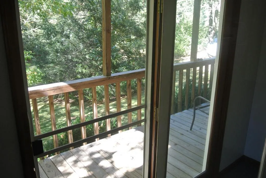 82 Iron Mountain Rd — Photo 2