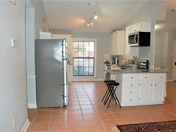 3rd image of 1524 Parkview Dr