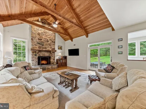 1 Wheelock Ln, Malvern, PA 19355