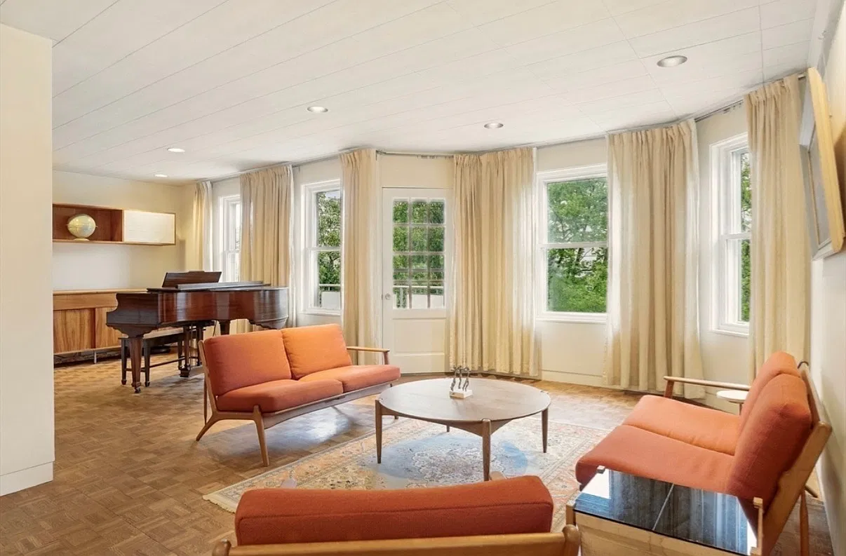 5 bed, 1950 sqft, $6,875 — Photo 4