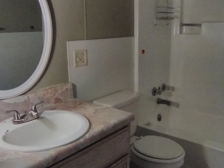 901 Hampton Ln #C — Photo 5