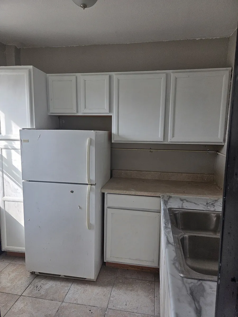 Photo 2 of 7 - 843 N 24th St #203 - Milwaukee, WI Building Photo - 843 N 24th St #203